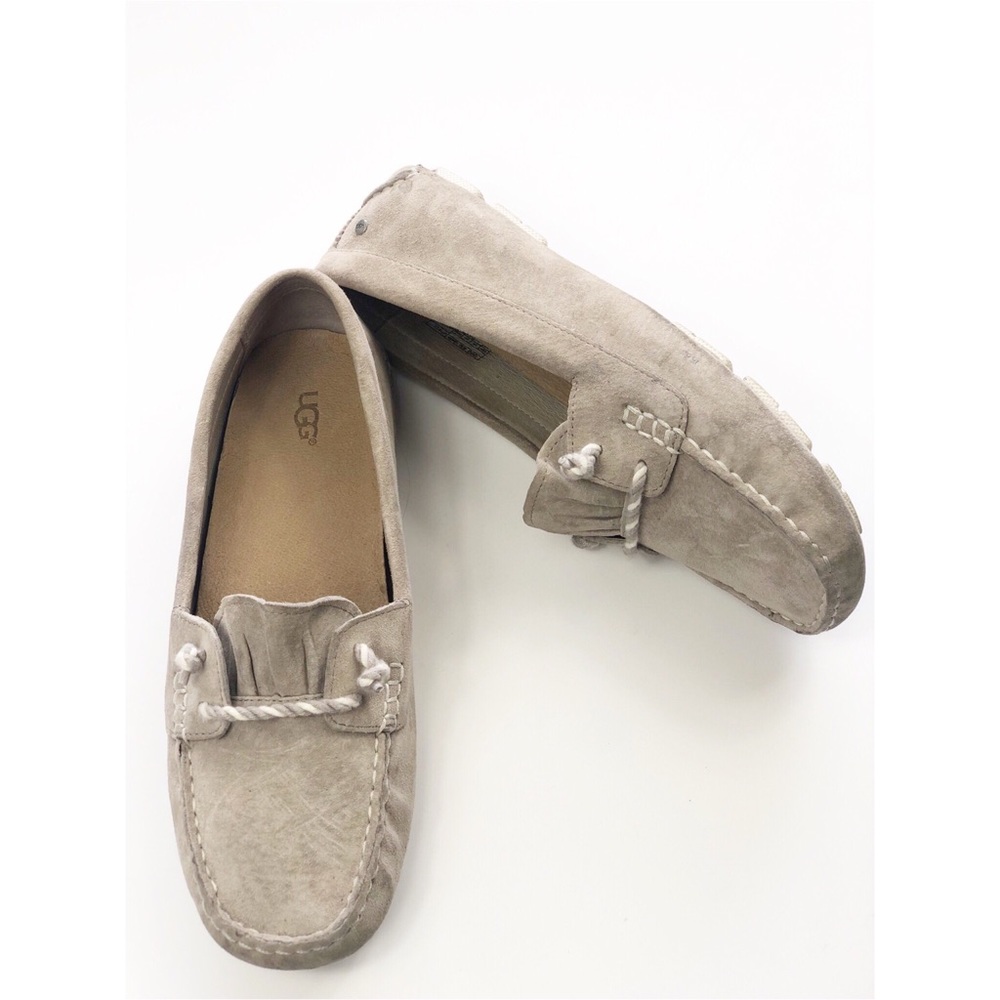 UGG AUSTRALIA BEIGE SUEDE LOAFERS WITH RUFFLE TRIM